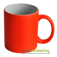 Kaffeebecher im satten neon orange mit mattem Finish inkl. Aufdruck